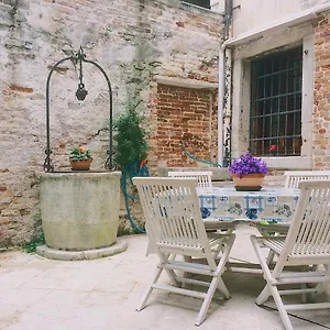 ca-zora-apartments.hotelinveneto.com/