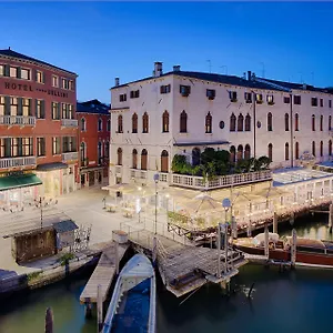**** Hotel Nh Santa Lucia Italien