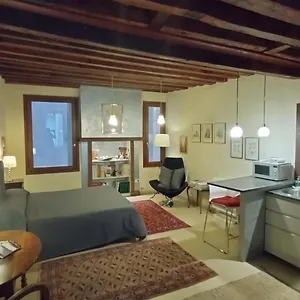 studio-apartment-san-marco-1825.hotelinveneto.com/